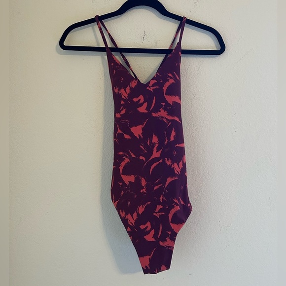 Lululemon Weave The Waves One Piece Swimsuit Flower Poppy Coral Deep Ruby Size 2 - Picture 2 of 11